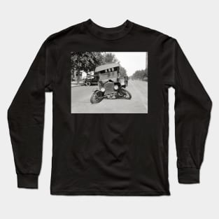 Automobile Crash, 1922. Vintage Photo Long Sleeve T-Shirt